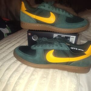 Nike Men's Green and Yellow Sneakers